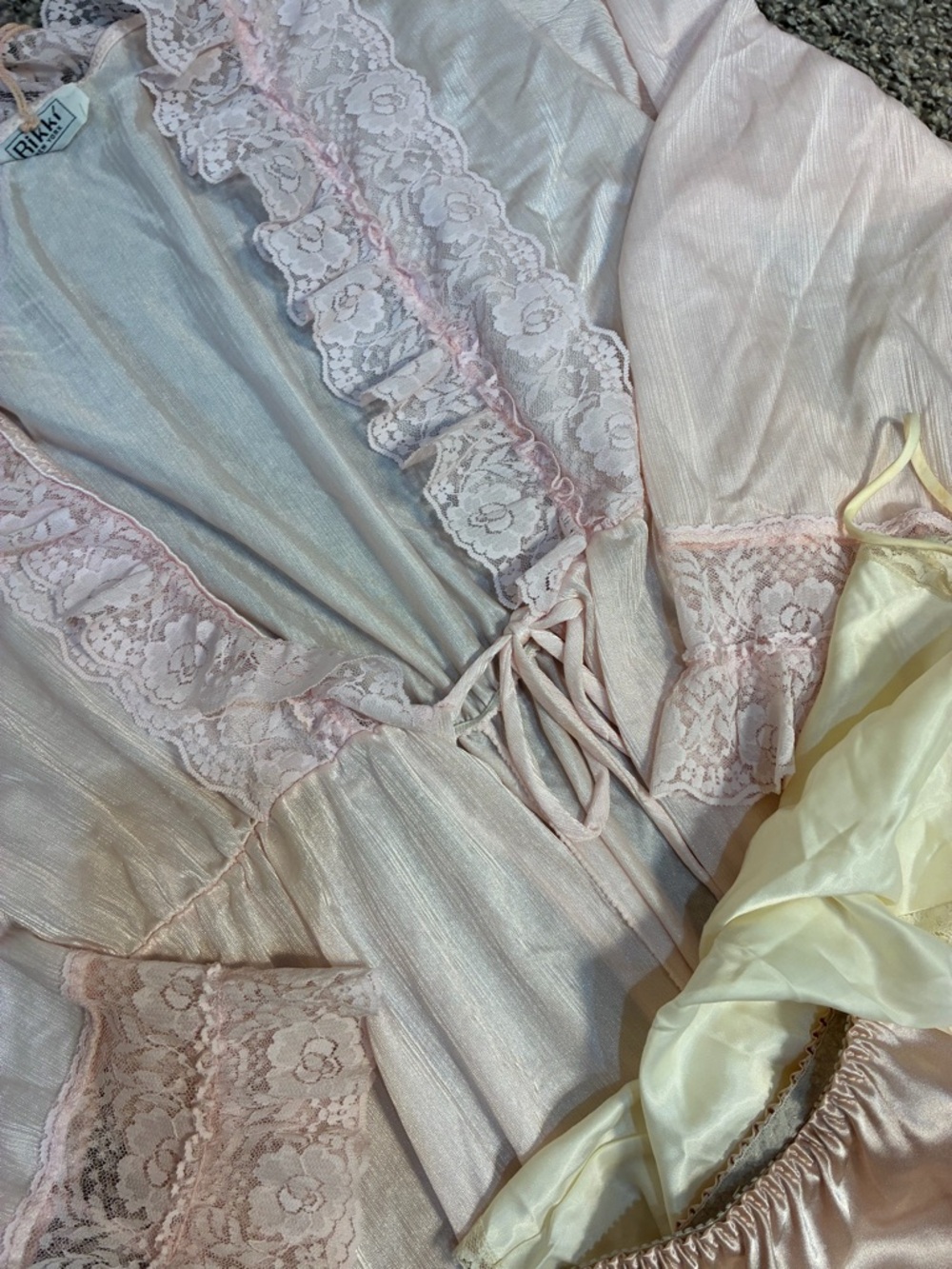 VTG Lingerie Victoria Secret Rikki Lot 3 Items Satin Lace Robe Camisole Shorts - Picture 7 of 14